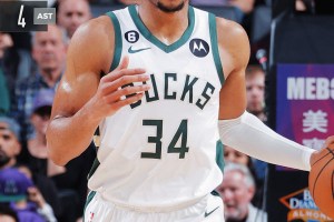 Giannis Antetokounmpo domina anche Sacramento: 46+12