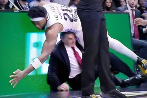 Il contatto Guerschon Yabusele-Sergio Scariolo, le immagini