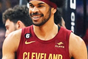 24+14 di Allen, Cleveland supera Houston