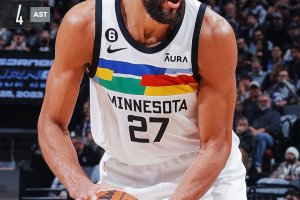 I Wolves rovinano la festa dei Kings: McDaniels decisivo