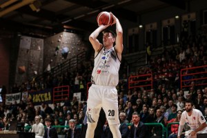 Nonostante le assenze di Daum e Macura vince la Bertram Tortona