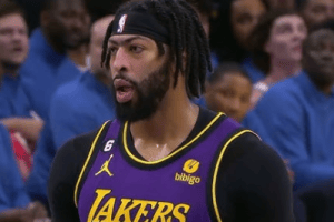 Lakers evaluating Anthony Davis long-term extension