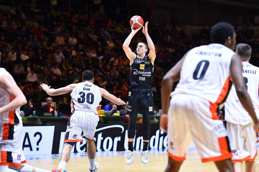 La Dolomiti Energia Trentino, reduce dal k.o. di Treviso in campionato e dalla vittoria in Eurocup, ospita Tortona