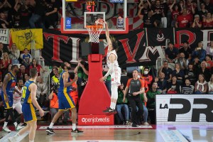 Varese domina Scafati e festeggia la salvezza. Tripla doppia per Colbey Ross