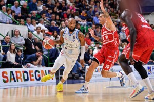 Massimo stagionale di Dowe, Sassari batte Reggio e la spinge verso la A2