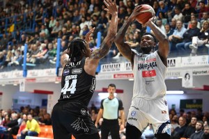 Happy Casa Brindisi, due giornate di squalifica a Nick Perkins