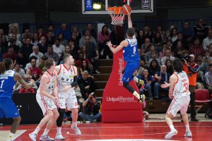 Reggio lotta, ma alla fine la spunta la Germani 69-74