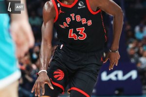 I Raptors escono alla distanza, battuti gli Hornets