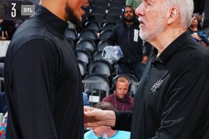 I Suns battono San Antonio e si prendono i playoff