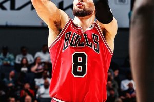 Chicago travolge Charlotte a domicilio