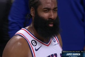 James Harden espulso. Gli arbitri sicuri, lui: Inaccettabile