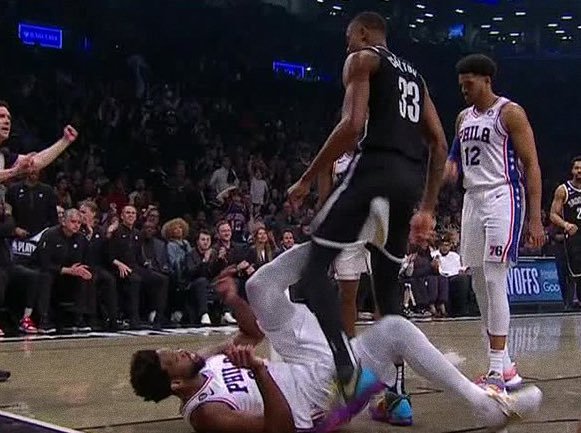 Calcio Embiid Claxton