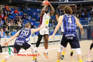 L’Urania Milano soffre, rientra e batte in volata Cividale 89-85