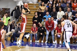 Gestacci al termine di Trieste-Virtus Bologna, il ‘tifoso’ pagherà la multa da 12.000 euro