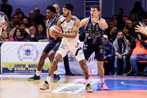Brindisi, secondo tempo da favola: Sassari ko