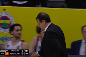 La notte di Ergin Ataman: I tifosi del Fenerbahce mi insultavano, ho lasciato il campo