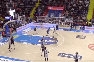 Il video del buzzer beater vittoria di Mitchell Watt