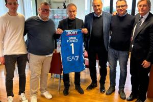 Gruppo Mascio Blu Basket Treviglio in visita a Roma dal Presidente Petrucci