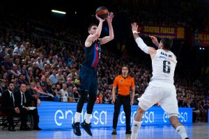 Il Barça si prende il Clásico e aggancia il Baskonia in vetta
