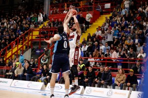 Venezia vince a Napoli: decide il buzzer beater di Mitchell Watt