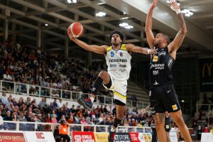 Justin Simon si accorda con il Bnei Herzliya