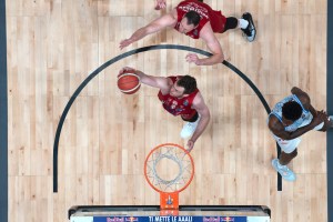 Melli super McAdoo ed è secondo miglior rimbalzista all-time nella storia dei playoff per Milano