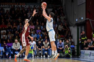 Sassari batte in volata Venezia e stacca il pass per la semifinale scudetto