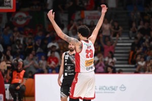 Pesaro in estasi: raggiunti i playoff