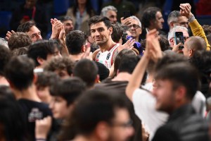 Gioia Pesaro, i titoli dei quotidiani: Il miracolo di una squadra che non molla