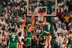 Il miracolo di White tiene viva la stagione di Boston