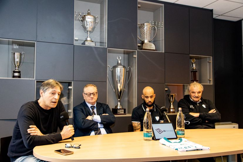 Si è tenuta questa mattina presso la sede del Club la conferenza di presentazione di David Logan
