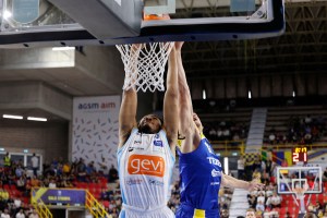 Tripudio Napoli: è salvezza, Verona ko