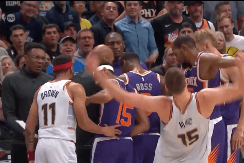 Jokic spinta Durant