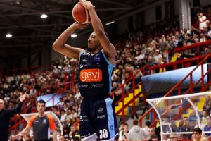 Gevi Napoli, contro Pesaro il miglior Stewart della stagione (29 punti)