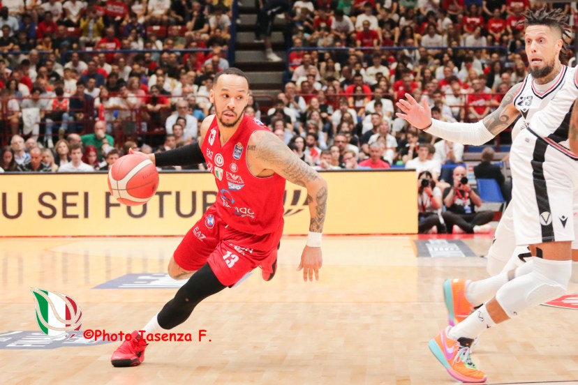 EA7 Emporio Armani Milano - Segafredo Zanetti Bologna 
Shabazz Napier