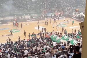 Panathinaikos, tre giornate di squalifica dopo il caos di OAKA