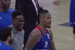 Will Clyburn sulla sirena, l’Anadolu Efes passa sul campo del Fenerbahce