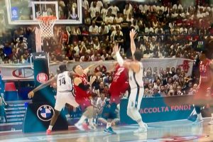 Contatto Hall-Belinelli, era giusto fischiare fallo?