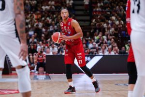 Olimpia Milano, almeno due settimane di stop per Devon Hall