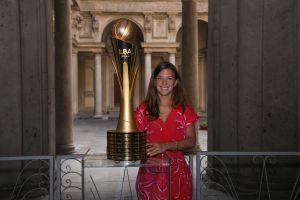 Il Trofeo LBA esposto a Palazzo Marino