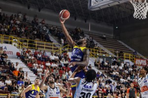 Cyril Langevine firma a Roanne