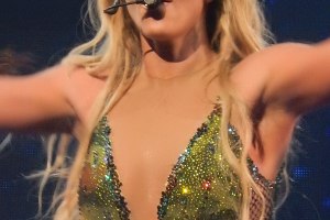 Britney Spears tried to ask Wembanyama photo together, reportedly slapped by Spurs security