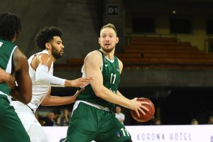 Aleksander Dziewa inks with Towers Hamburg