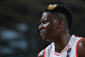 Gli Atlanta Hawks potrebbero scambiare Capela in estate