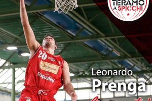 Leonardo Prenga firma a Teramo