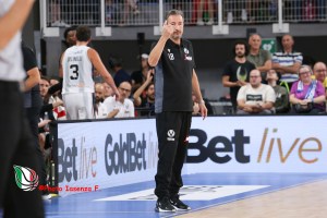 Banchi: Lavoro 12 ore al giorno per far funzionare la squadra, grande impegno per staff e giocatori