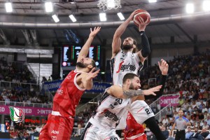 Belinelli spacca la partita dopo il quinto di Shields: in finale ci va ancora la Virtus