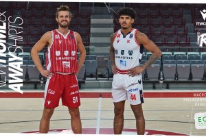 Reggiana: la tradizione del bianco e del rosso, ma anche dettagli innovativi nelle nuove maglie