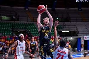 Vanoli Cremona, distorsione per Wayne McCullough
