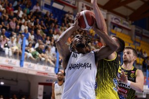 Happy Casa Brindisi, lesione muscolare per Xavier Sneed
